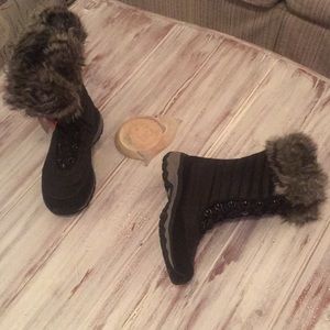 Black *6* Eddie Bauer Warm Insulated Winter Boots